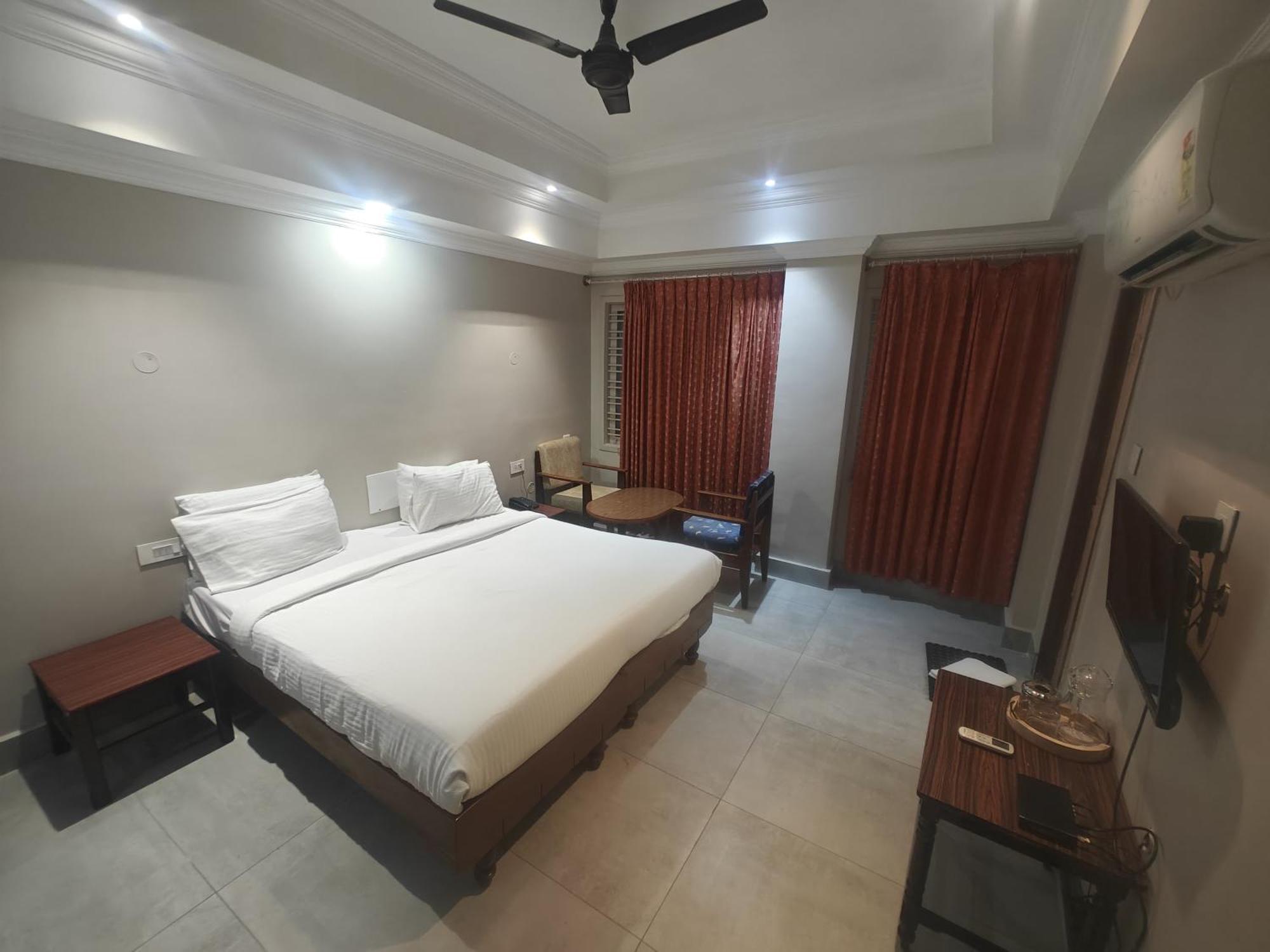 Pulikeshi Hotel 3*